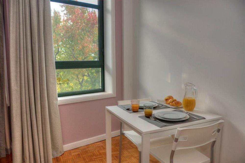 Low Cost Tourist Apartments - Casa Da Musica Porto Eksteriør bilde